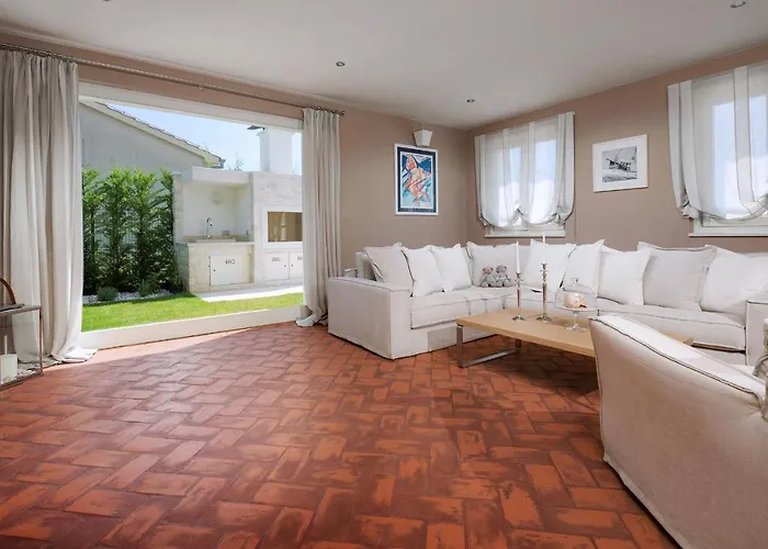 Villa Pia By Hmz *