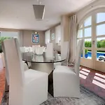 Villa Pia By Hmz